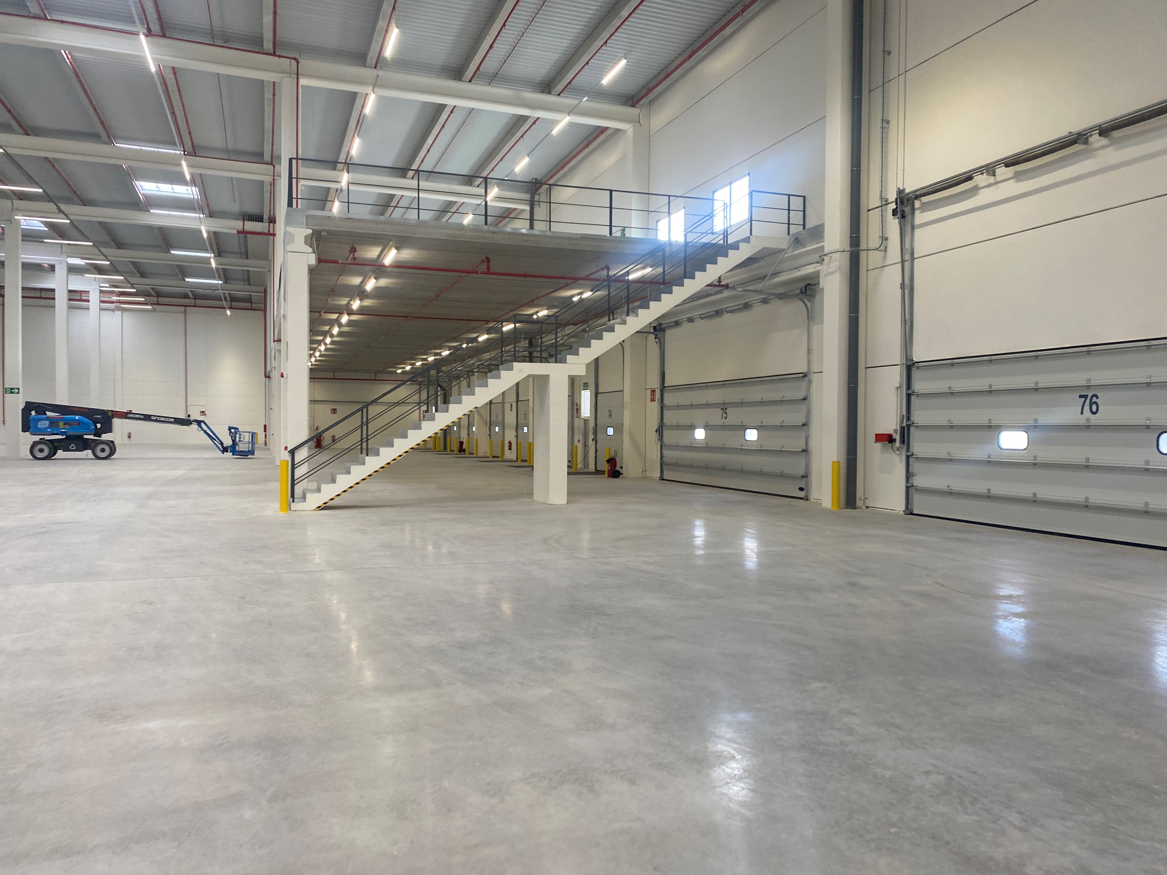 Altillo y muelles de la nave