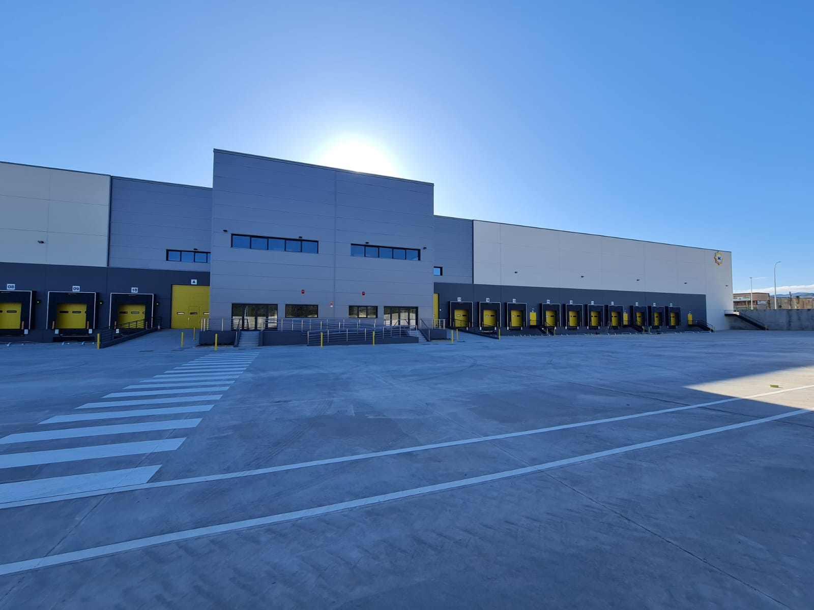 Fachada de la nave (imagen dos)