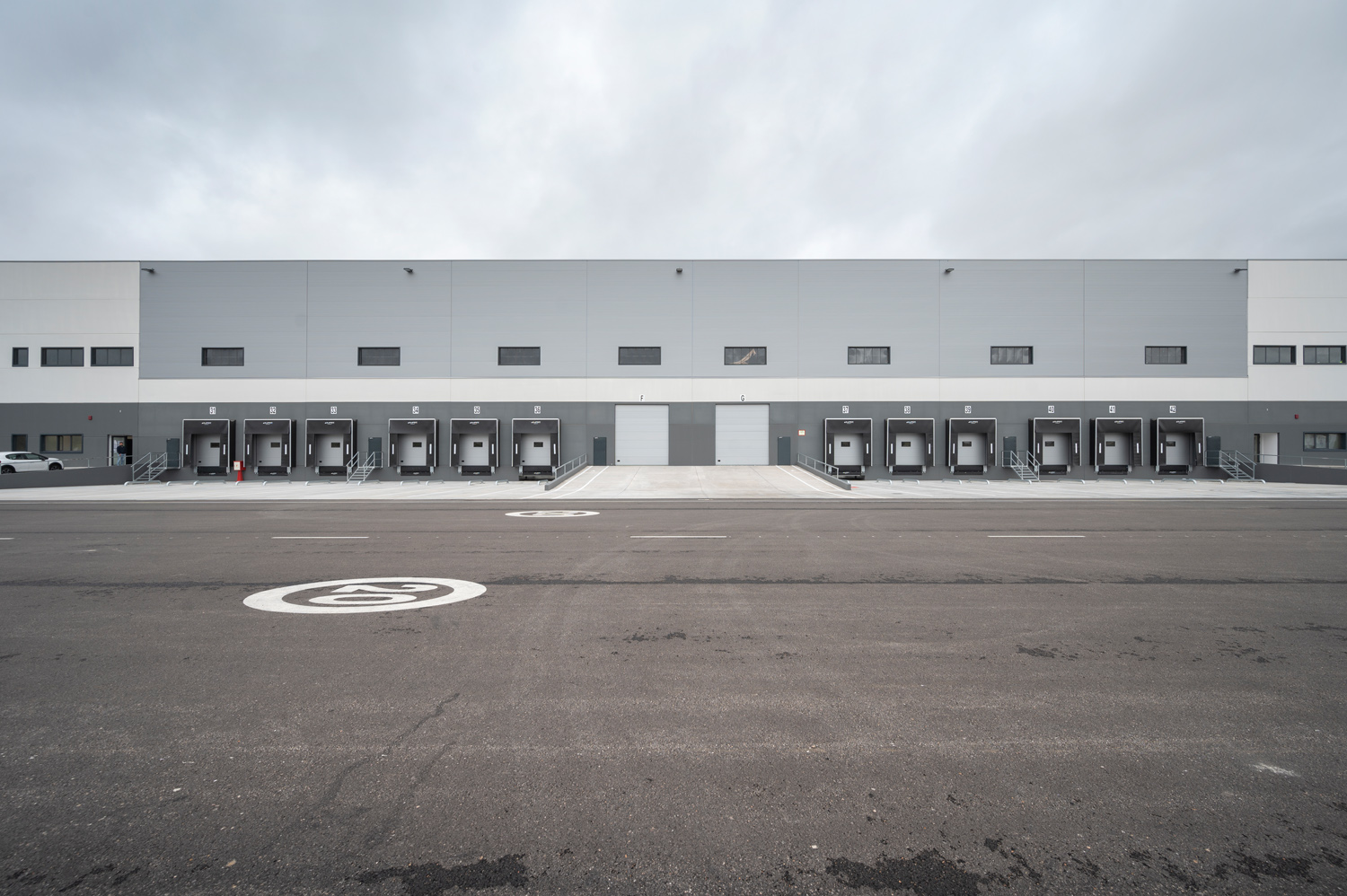 Foto exterior nave en Alcalá