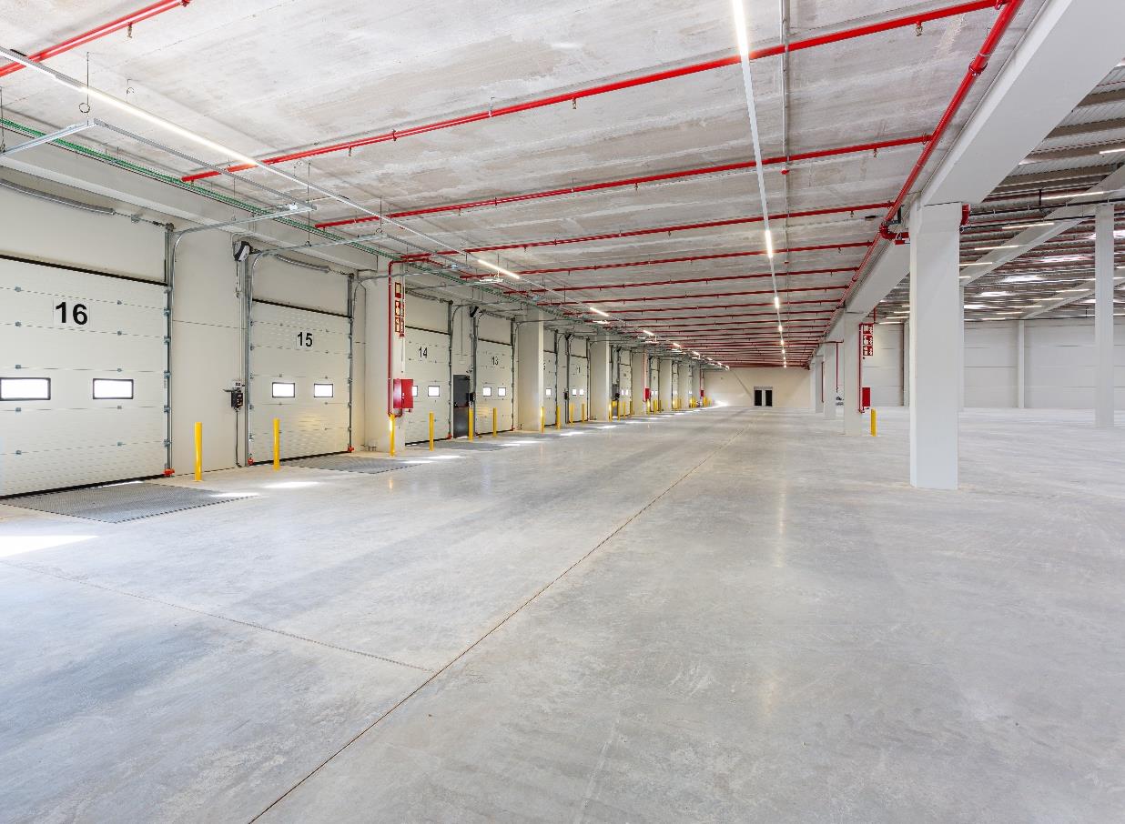 Interior de la nave, muelles de carga