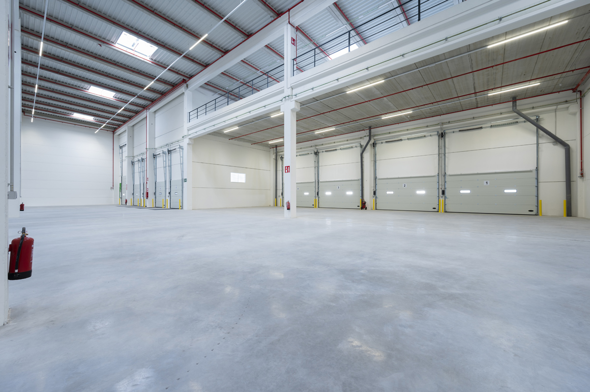 Interior de la nave foto 1