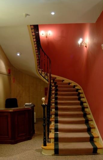 Recepción y Escaleras 