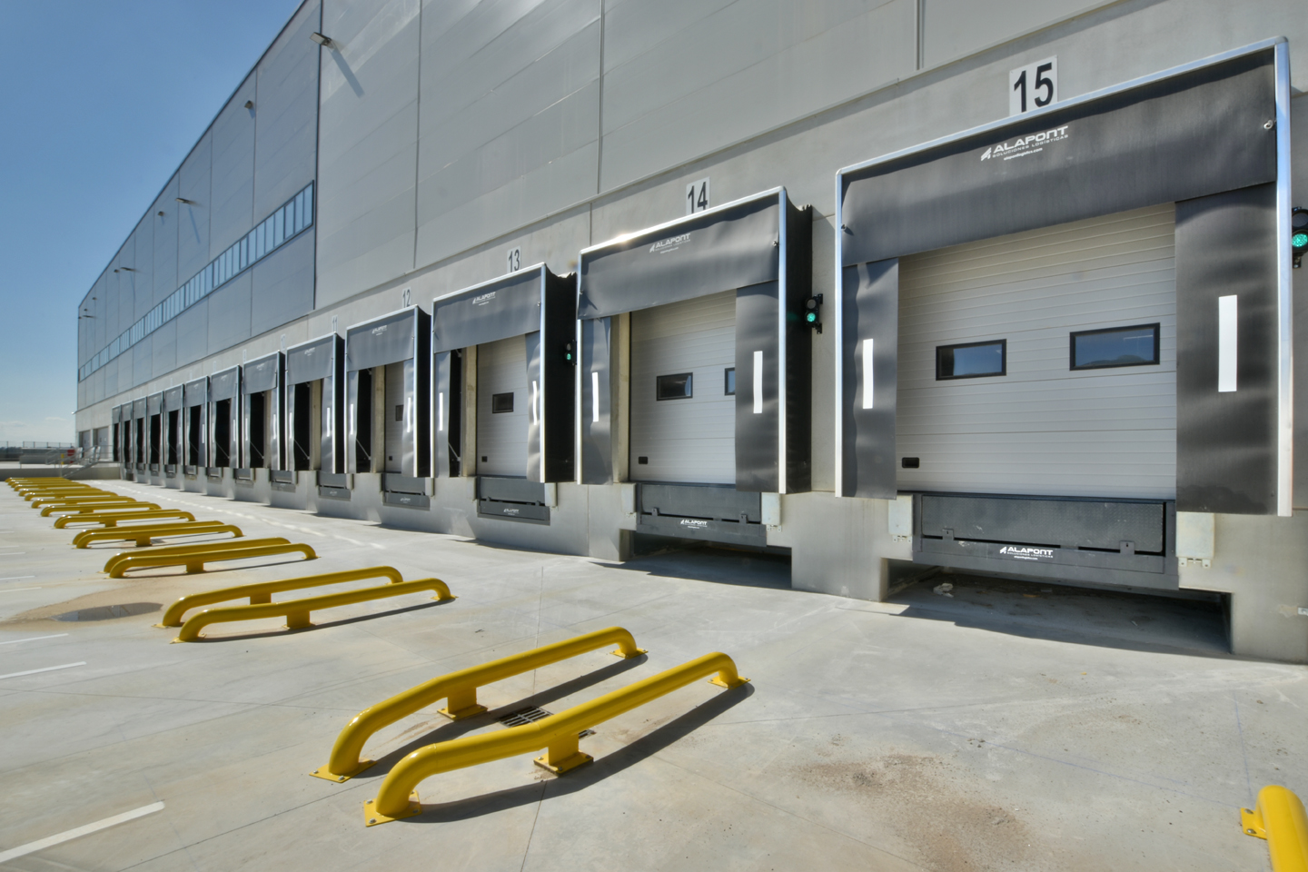 Exterior de la nave muelles de carga