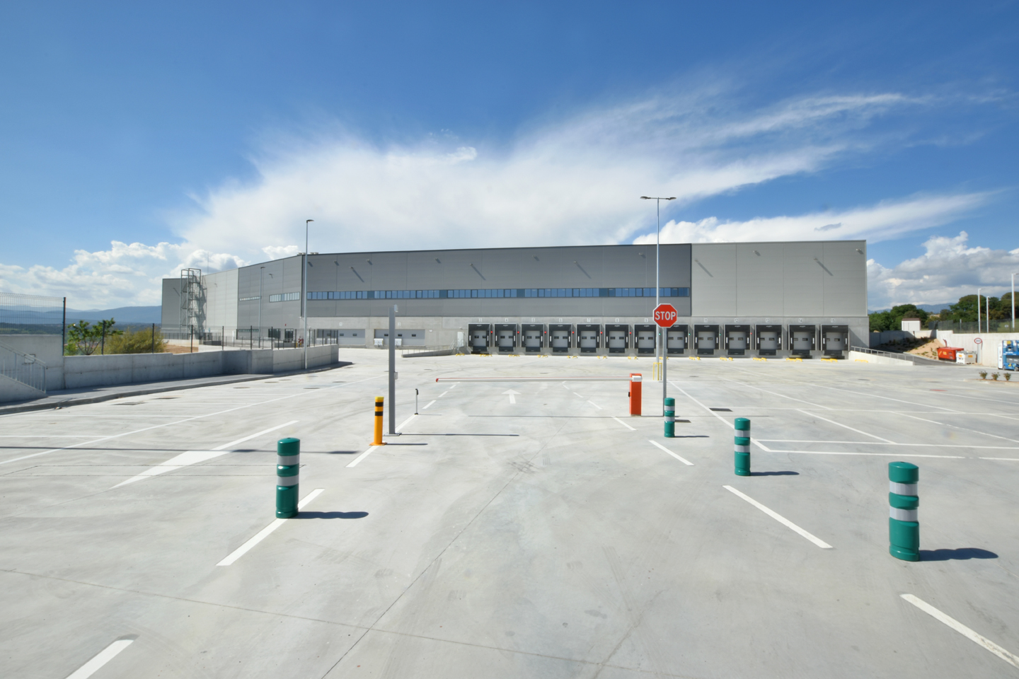 Facha exterior frontal de la nave