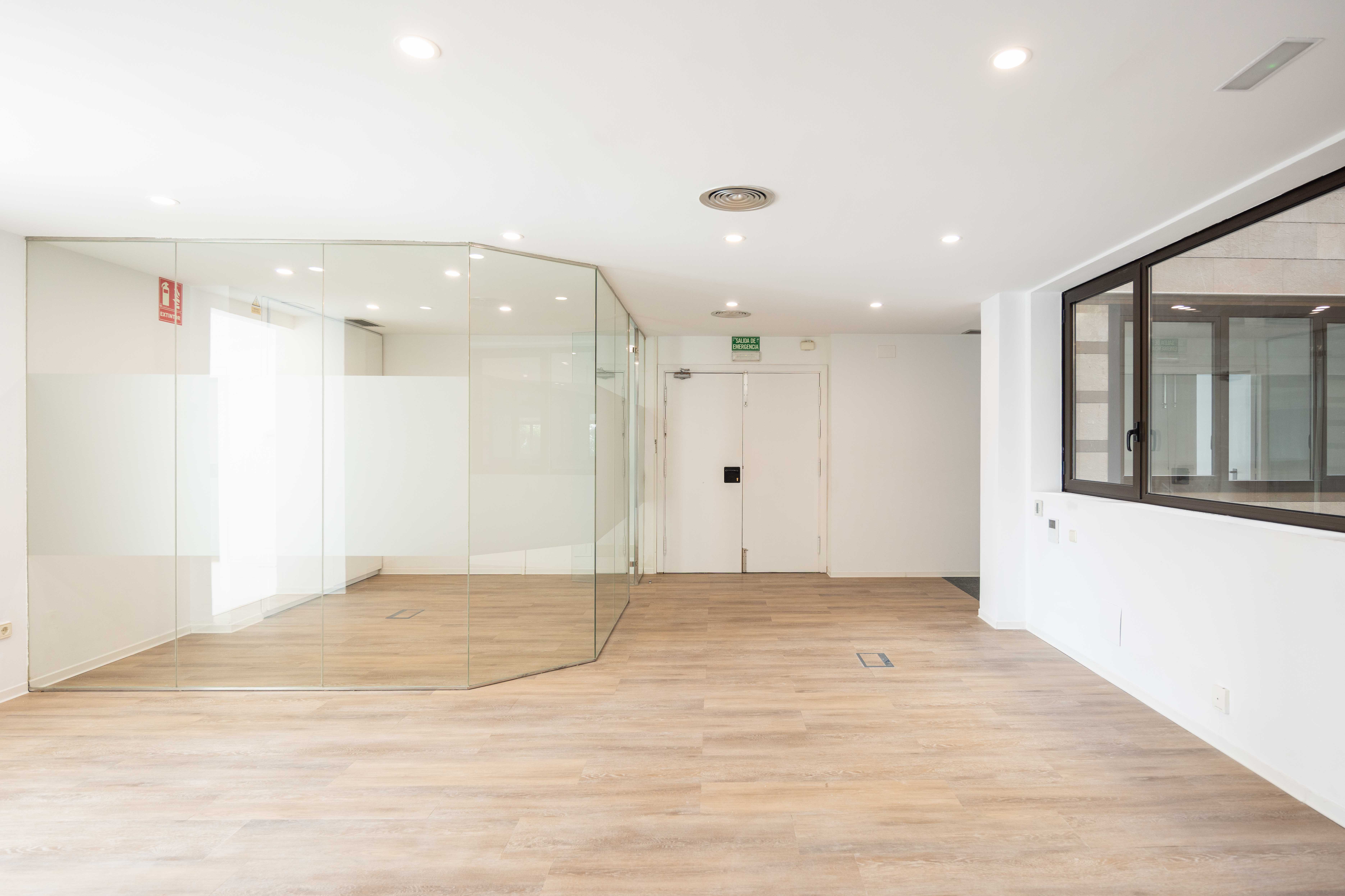 Despacho central de cristal 