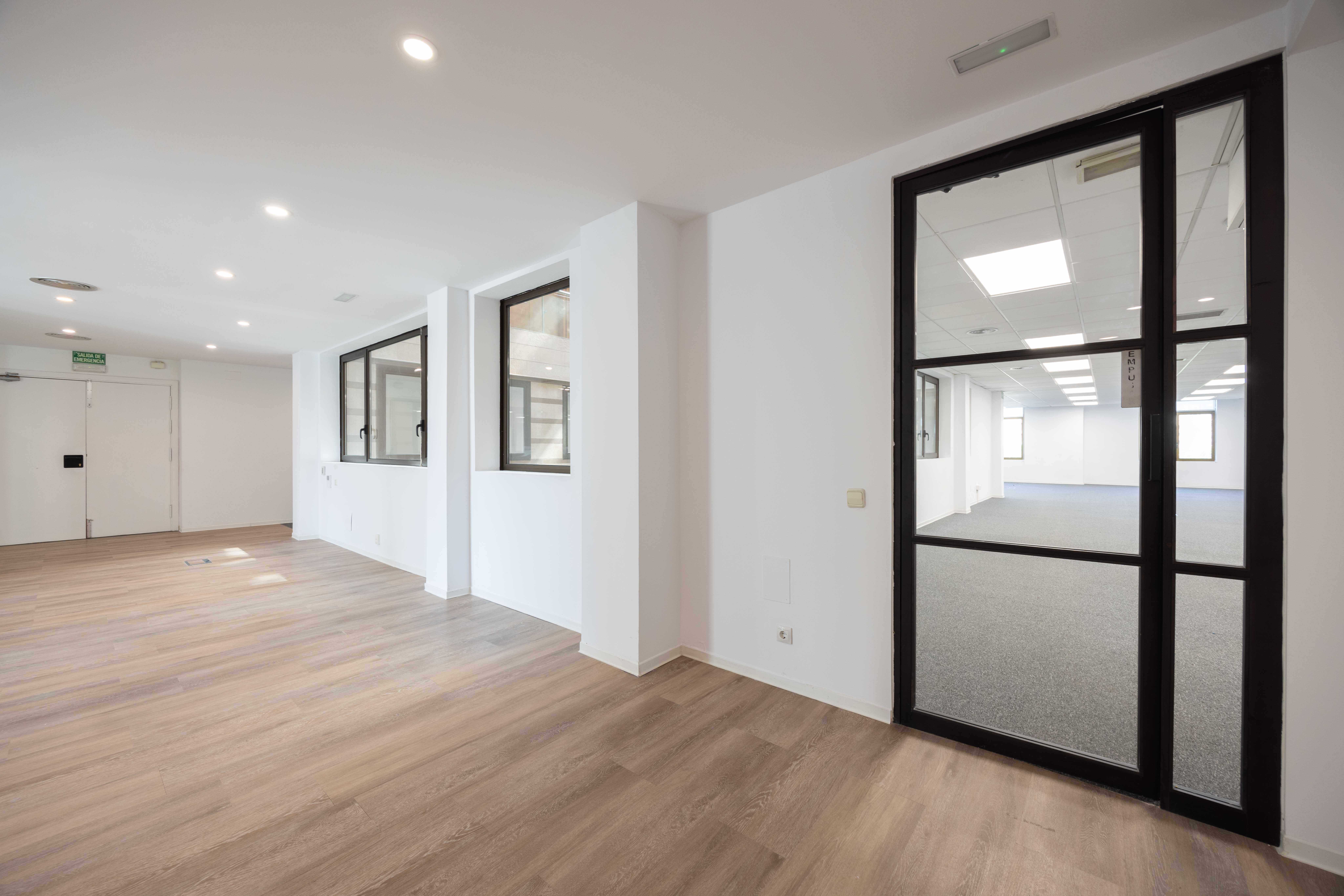 interior espacio de  oficinas