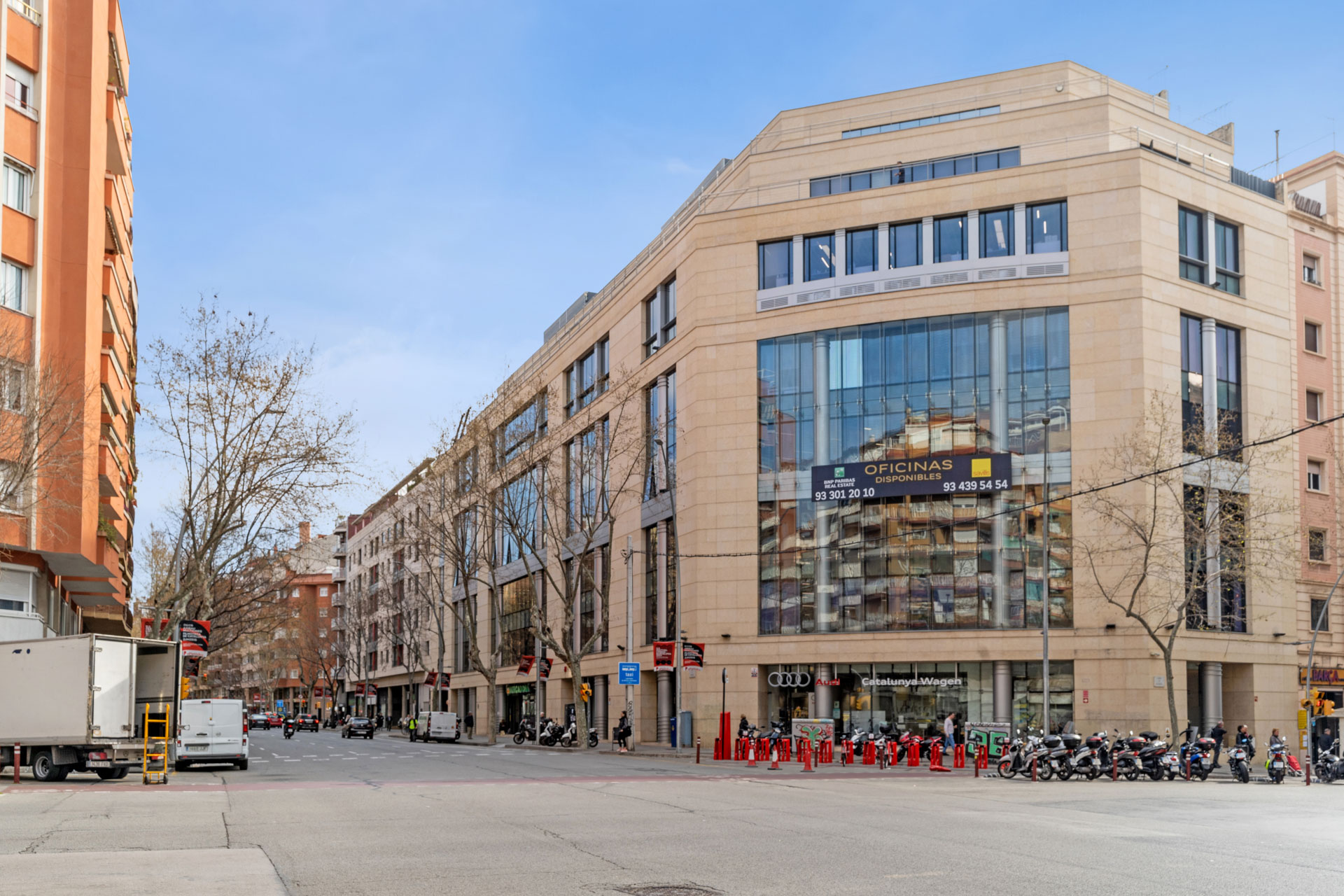 Fachada exterior del edificio de oficinas