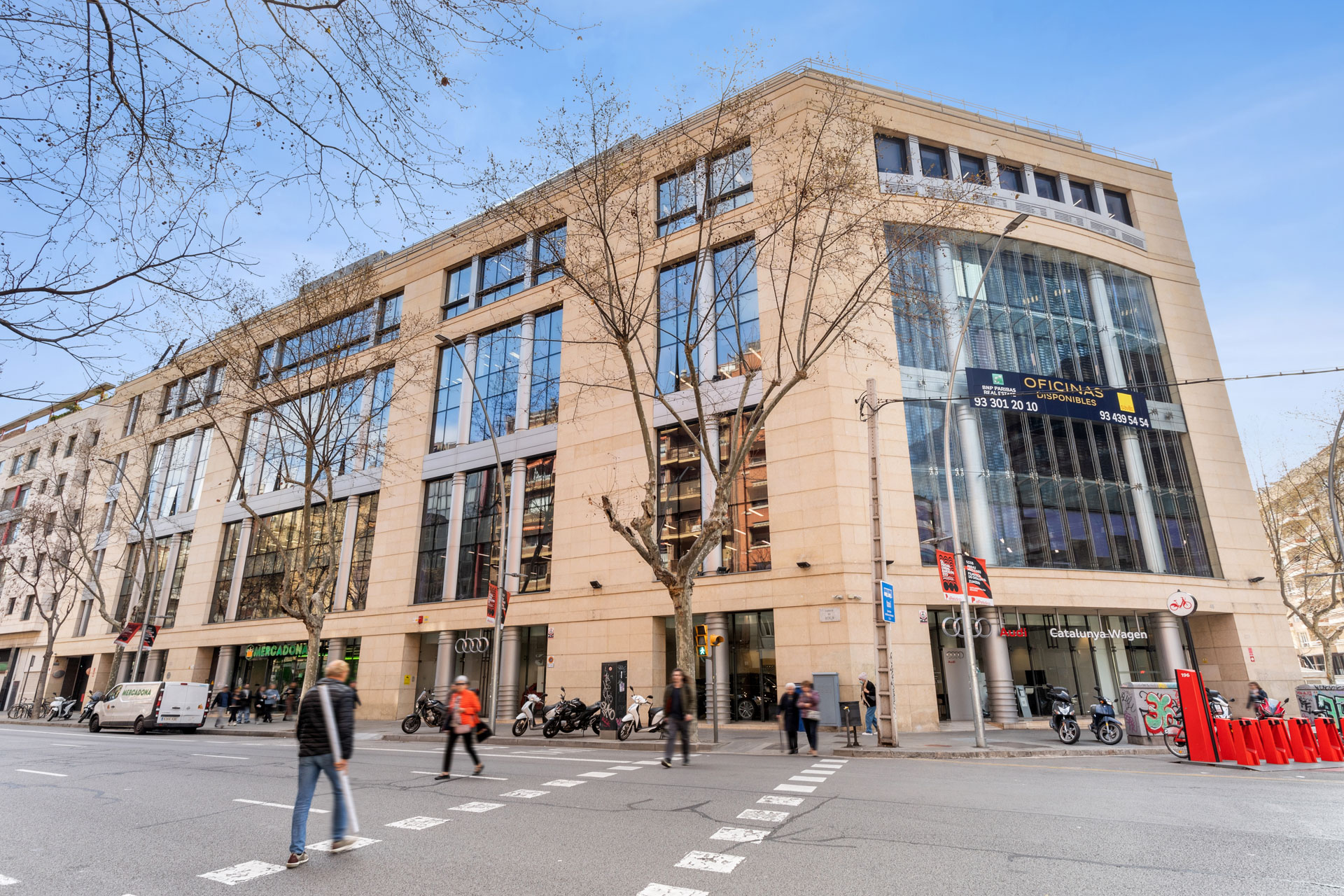 Fachada exterior del edificio de oficinas 2