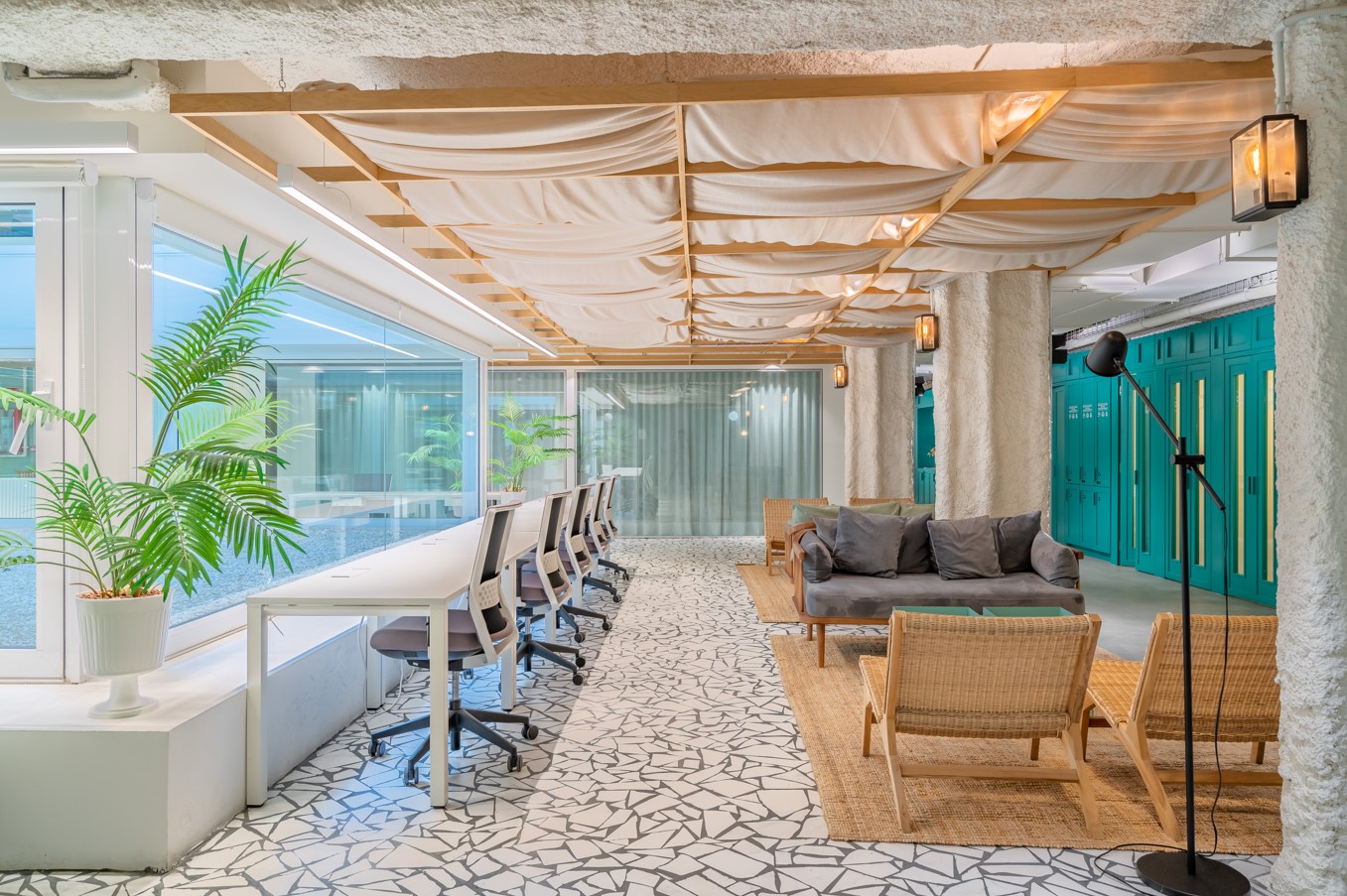 Zona de trabajo flexible en coworking
