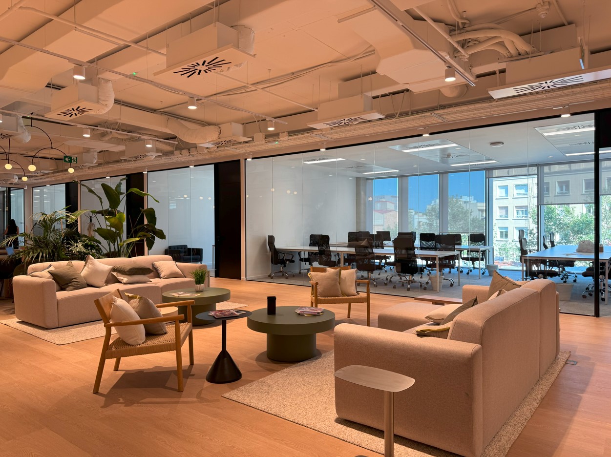 Interior oficinas coworking Attico