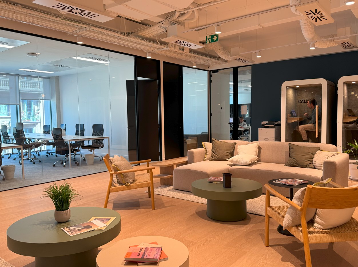 Interior oficinas coworking Attico