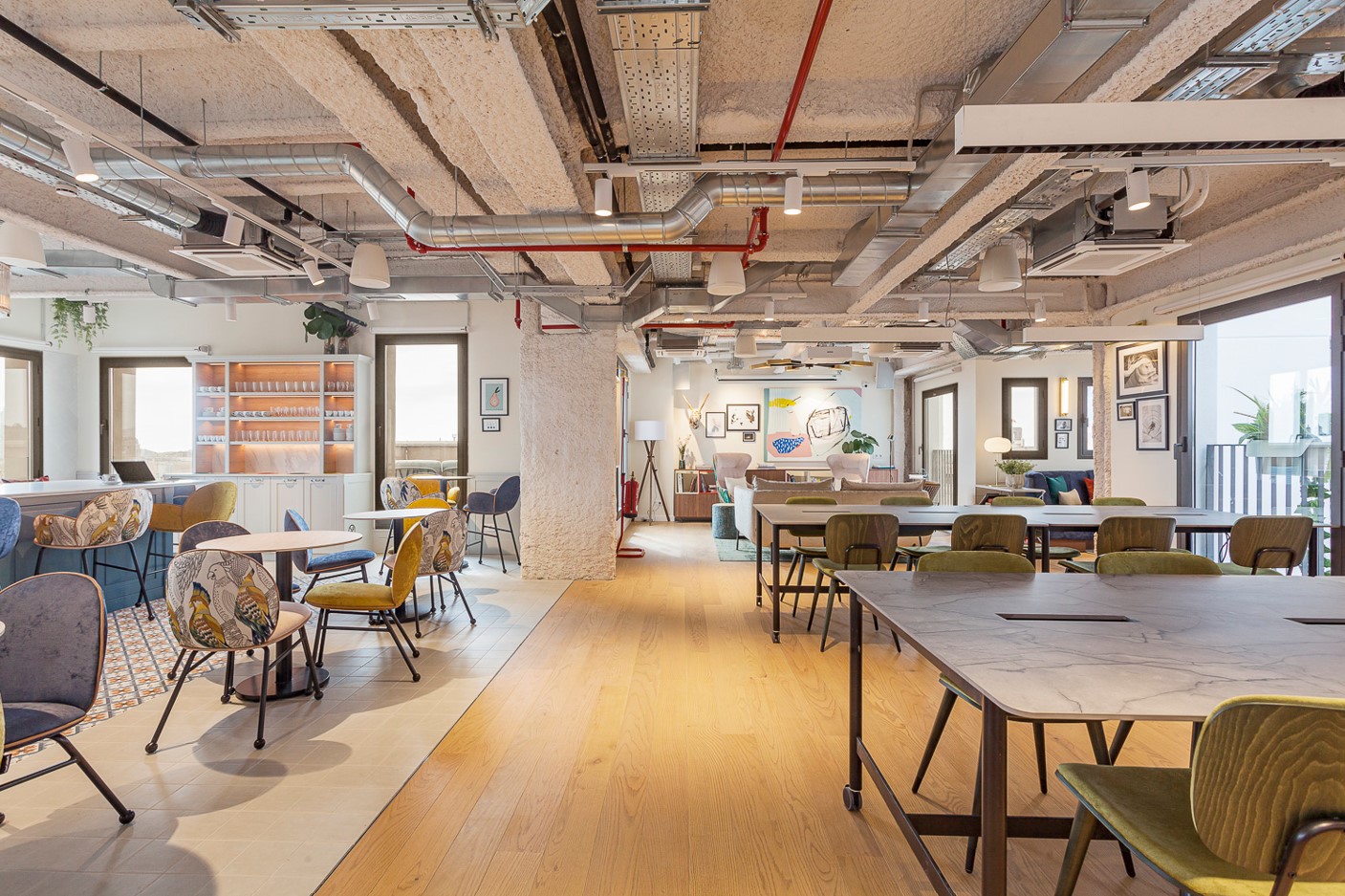 Interior zonas de trabajo OneCoWork