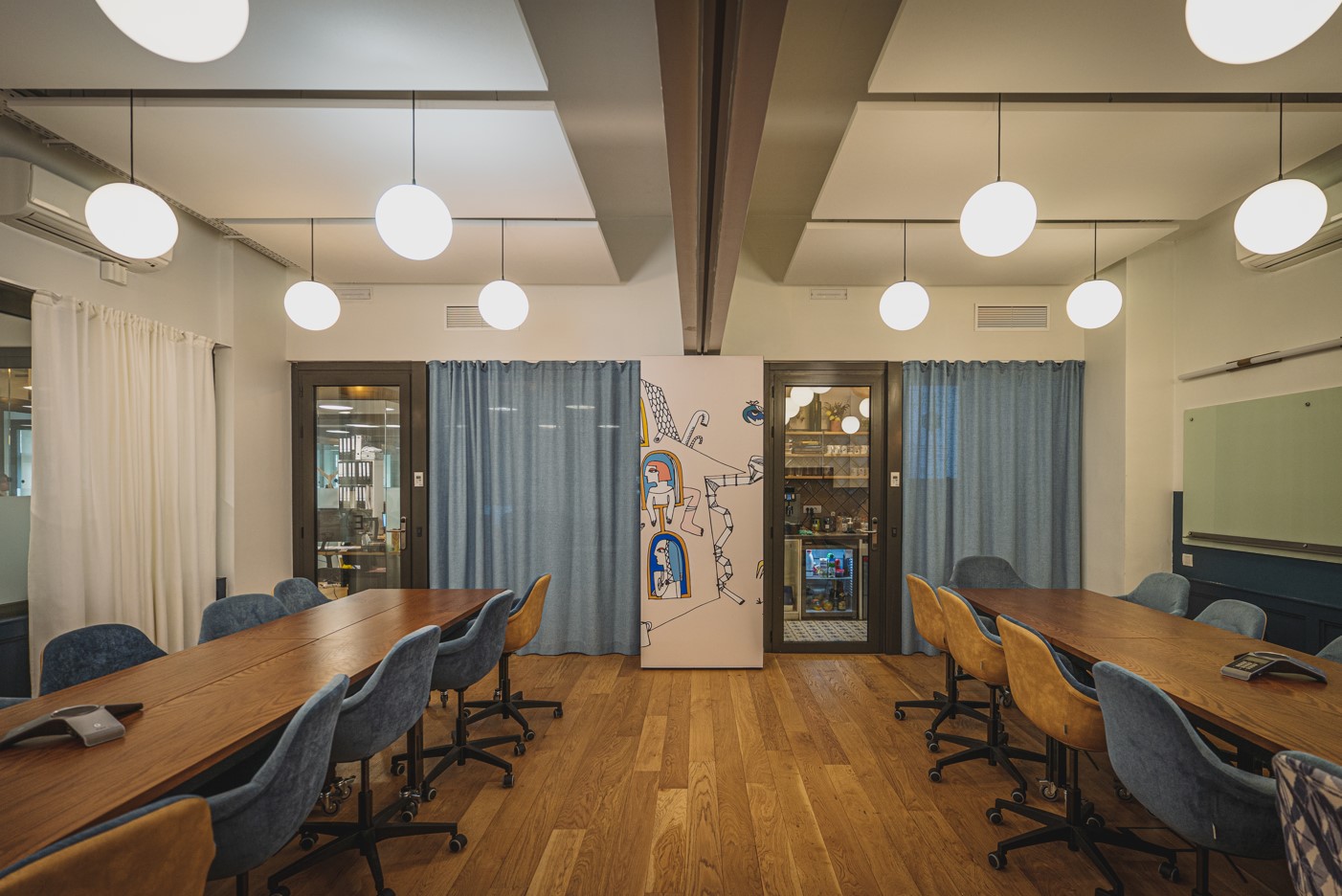Interior sala de reuniones OneCoWork