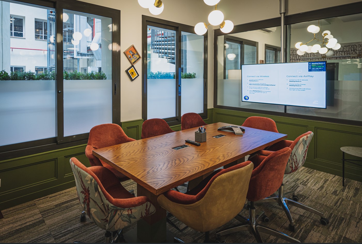 Interior sala de reuniones OneCoWork