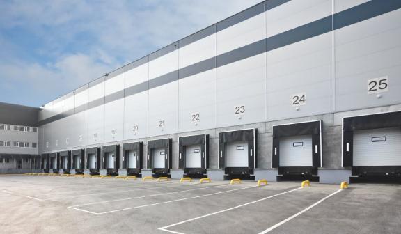 Foto genérica de una nave industrial exterior