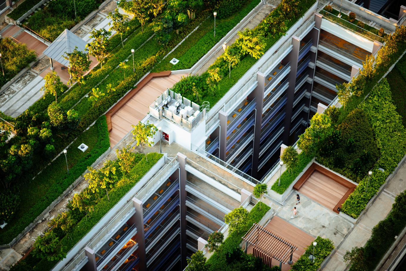 Vista aérea edificios con jardines