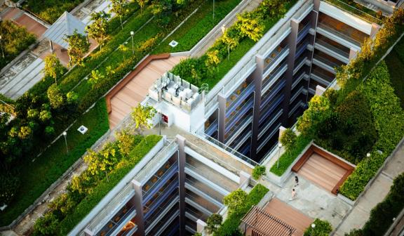 Vista aérea edificios con jardines